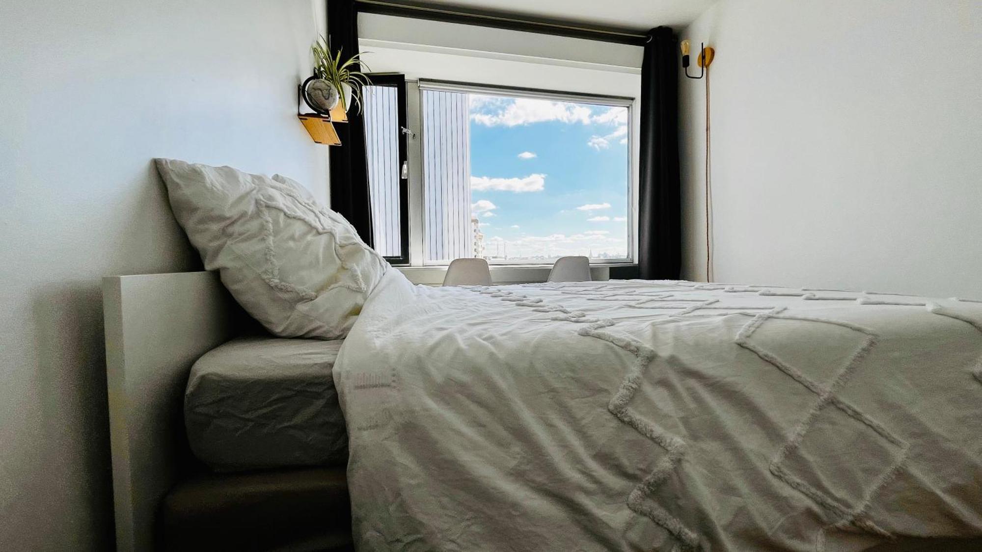 2 Private Bedrooms, Montparnasse Station Parigi Esterno foto