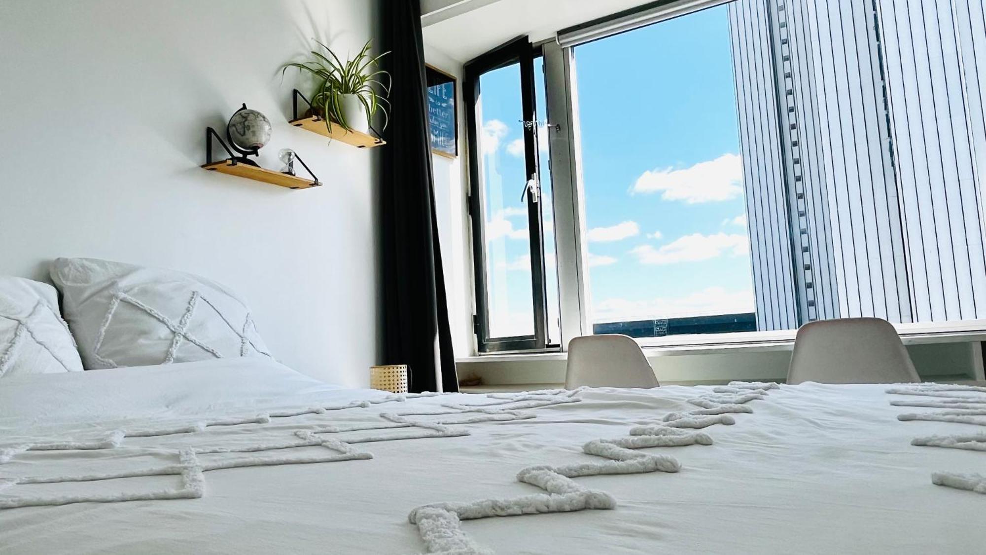 2 Private Bedrooms, Montparnasse Station Parigi Esterno foto